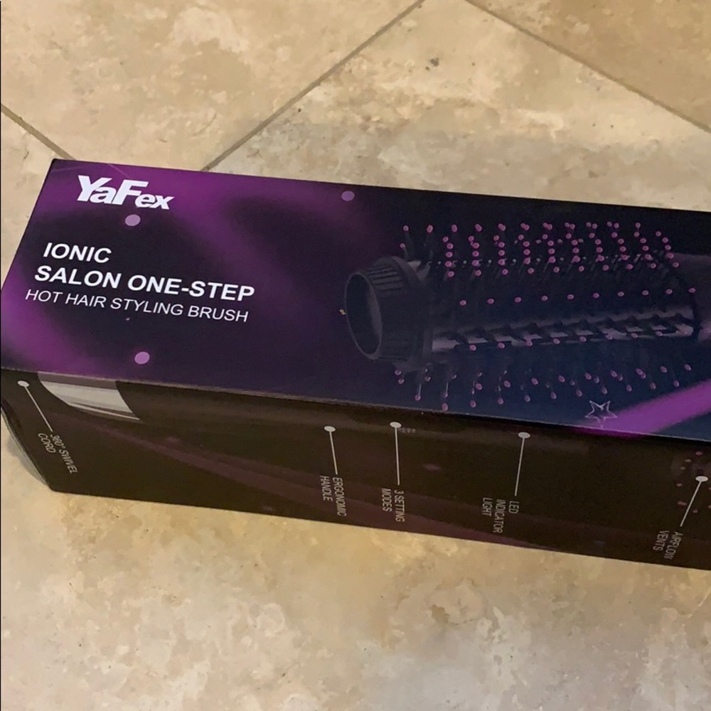 Hot hair styling brush